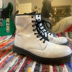 gently worn doc martens